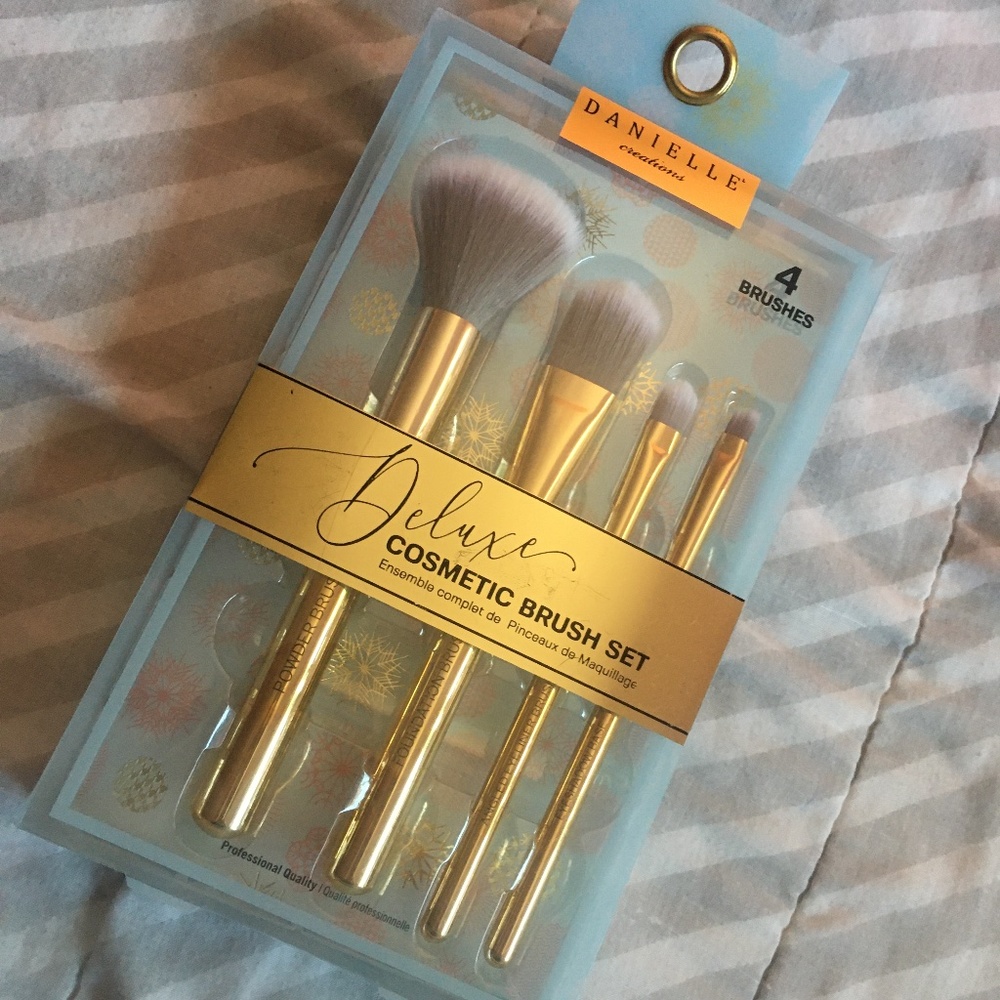 MAKEUP BRUSHES (NEW)